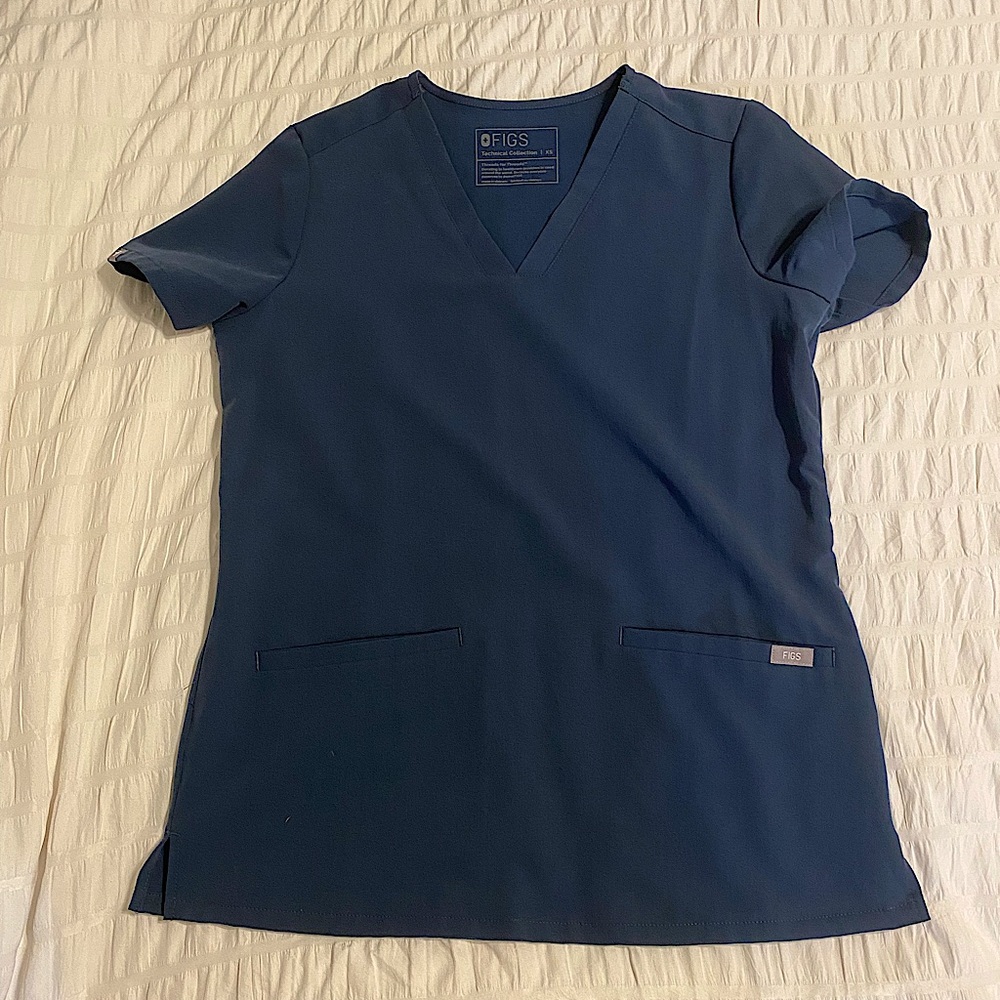Figs scrubs catarina top dark harbor